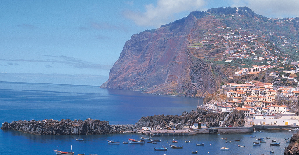 Madeira - vesnička Camara de Lobos -výhled na útes Cabo Girao