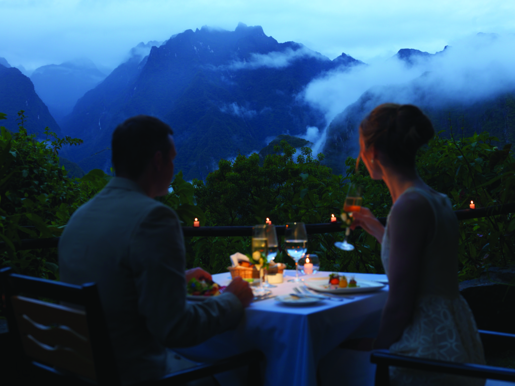 Peru - BELMOND SANCTUARY LODGE - romantická večeře