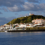 Azory - Faial - pohled na přístav a hotel Faial z lodi