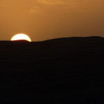 Omán - pošť Wahiba - pozorování západu slunce za dunami