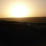 Omán - západ slunce v poušti Wahiba