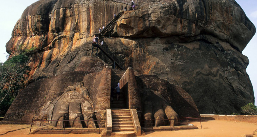 Srí Lanka - Sigiria - dochovalé lví tlapy