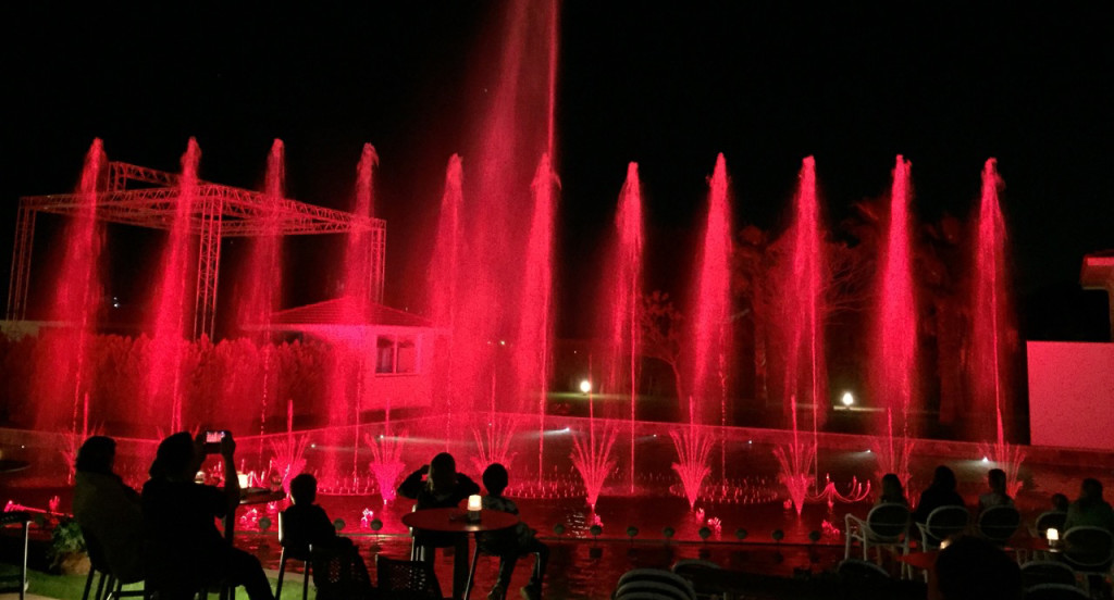 Golf v Turecku - hotel Sirene - zpívající fontána