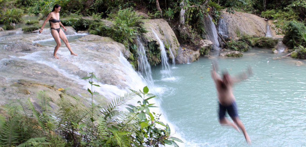 Filipíny - ostrov Siquijor- skok do vodopádu