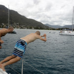Mauritius - plavba na ostrov Ille Aux Cerf -čas na koupání, tak kluci hop :-)