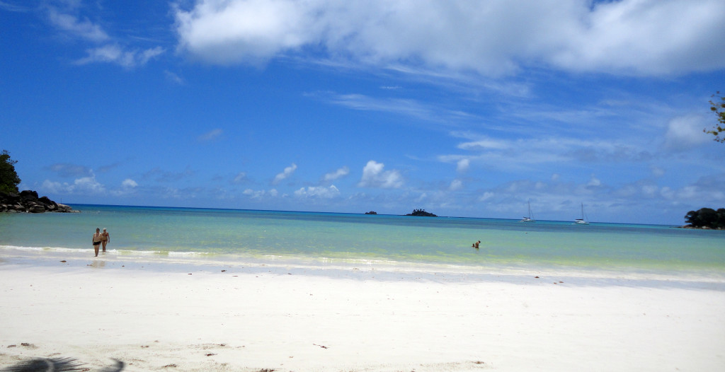 Seychelly - ostrov Praslin - hotel Paradise Sun - pláž