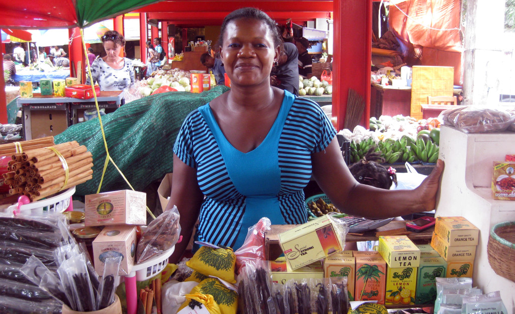 Seychelly - ostrov Mahe - Victoria-tržnice - je libo vanilku nebo skořici?