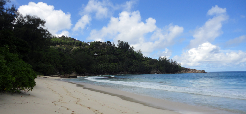 Seychelly - ostrov Mahe - hotel Banyan Tree - pláž