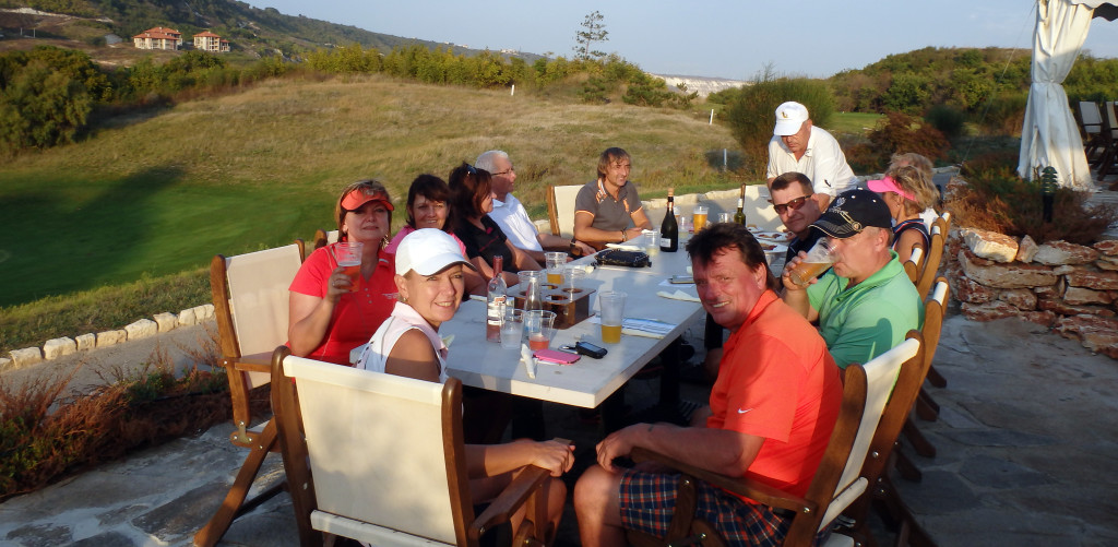 Golf-v-Bulharsku-Thracian-Cliffs-barbecue-po-hře