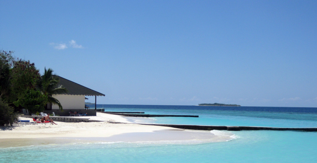 Maledivy-Andaaran-Meedhuparu-plážový bungalov