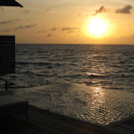 Maledivy-Dusit-Thani-ocean-vila-západ-slunce