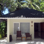 Maledivy-Paradise-Island-standard-beach-bungalov