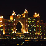 Emiráty-Dubaj-výhled-na-osvětlený-Atlantis-The-Palm