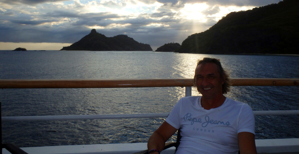  Fiji-Captain-Cook-západ-slunce-nad-Modriki