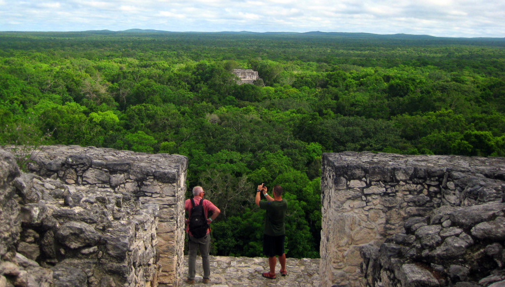Mexiko-Calakmul-tady všude-pod-tou-džunglí-jsou-pyramidy