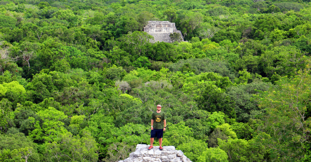 Mexiko-Calakmul-na-vrcholu-pyramidy