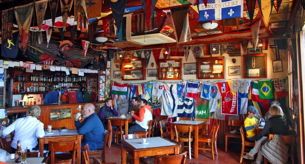 Azory-Faial-Horta-Cafe-Sport-uvnitř
